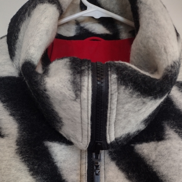 Coat Red/black/ white / Reversible. Lightweight. Matching satchel. 2 Pc. - Picture 5 of 8